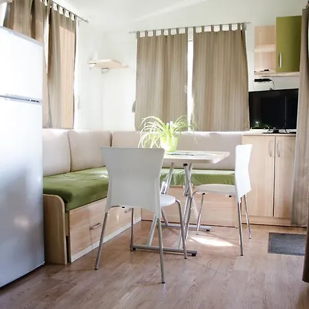 مكان تخييم Bela Krajina - Glamping And Mobile Homes
