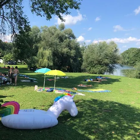 مكان تخييم Bela Krajina - Glamping And Mobile Homes 4*