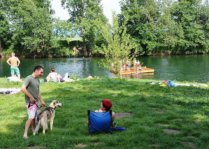 Bela Krajina - Glamping And Mobile Homes キャンプ場 メトリカ