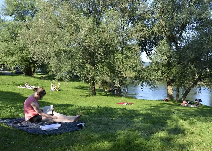 Bela Krajina - Glamping And Mobile Homes キャンプ場 メトリカ