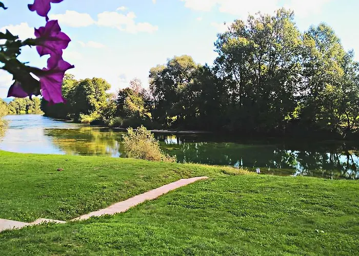 Bela Krajina - Glamping And Mobile Homes 4* メトリカ