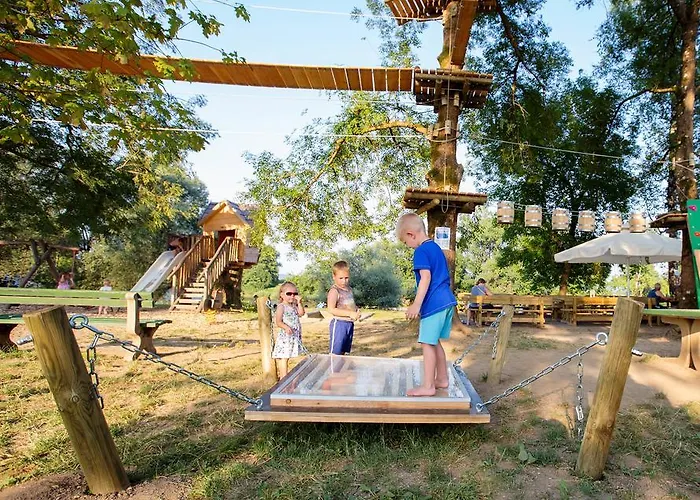 キャンプ場 Bela Krajina - Glamping And Mobile Homes 4*