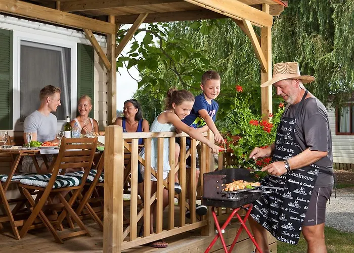 Bela Krajina - Glamping And Mobile Homes キャンプ場 4*