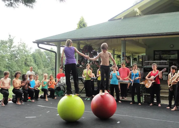 キャンプ場 Bela Krajina - Glamping And Mobile Homes 4*