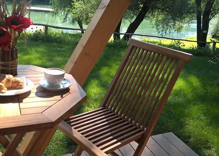 Bela Krajina - Glamping And Mobile Homes キャンプ場 4*