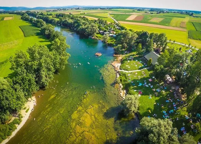 キャンプ場 Bela Krajina - Glamping And Mobile Homes メトリカ
