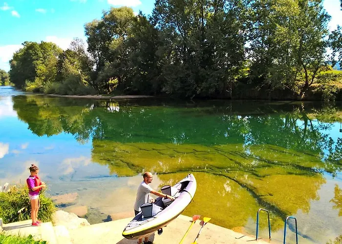 キャンプ場 Bela Krajina - Glamping And Mobile Homes