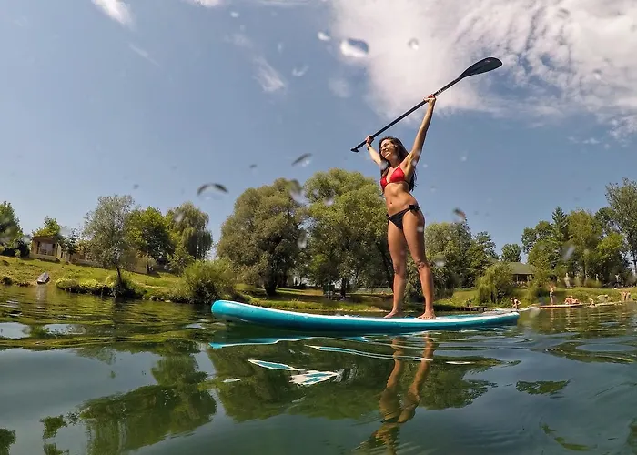 キャンプ場 Bela Krajina - Glamping And Mobile Homes