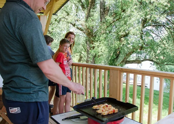 Bela Krajina - Glamping And Mobile Homes キャンプ場 4*