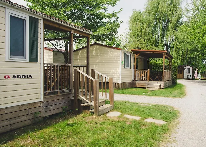 キャンプ場 Bela Krajina - Glamping And Mobile Homes 4*