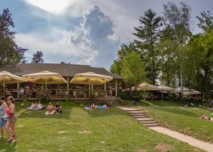 キャンプ場 Bela Krajina - Glamping And Mobile Homes 4*