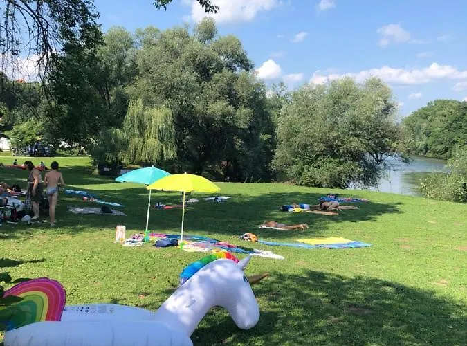 キャンプ場 Bela Krajina - Glamping And Mobile Homes 4*